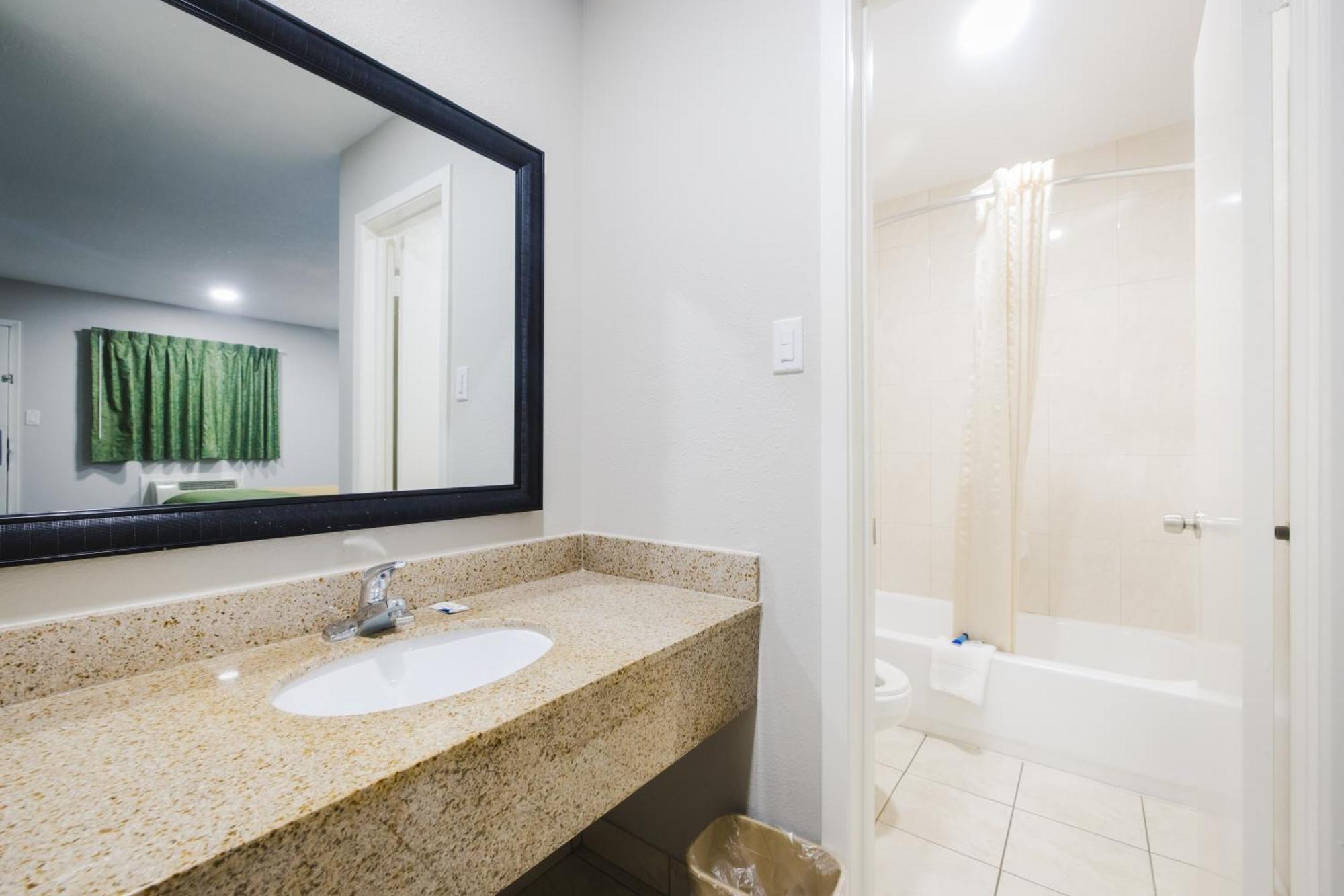 Scottish Inn & Suites Wharton المظهر الخارجي الصورة